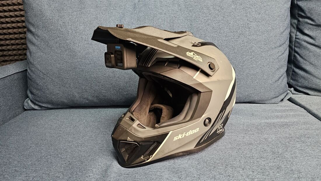 Крепление камеры GoPro на козырёк шлема