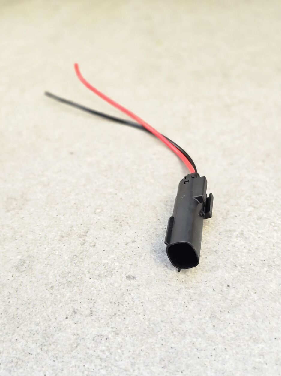 Разъём 2-pin для подключения акссесуаров к бортовой сети BRP Ski-Doo Summit G4